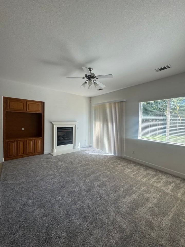 709 Woodacre Dr - Photo 4 of 22