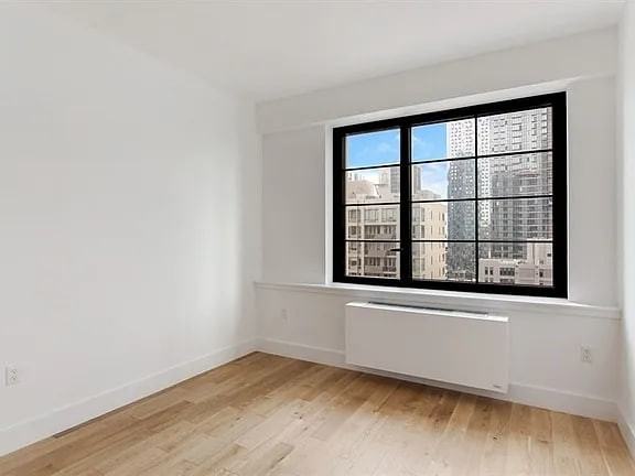 2721 44Th Dr - Photo 2 of 4