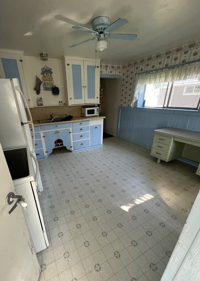 908 North St #A - Photo 2 of 10