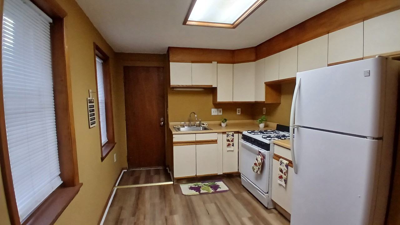 2210 Sidney Avenue - Photo 2 of 18