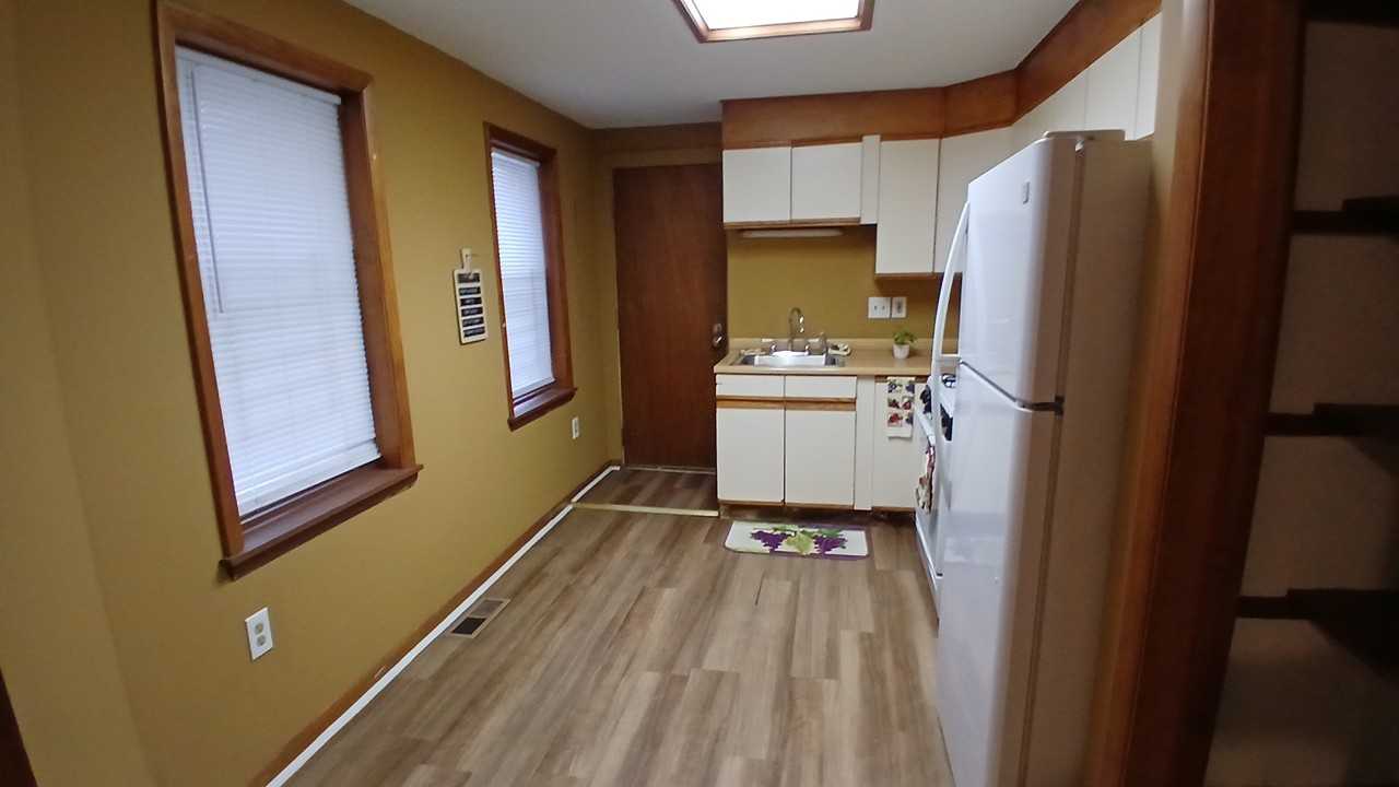 2210 Sidney Avenue - Photo 3 of 18