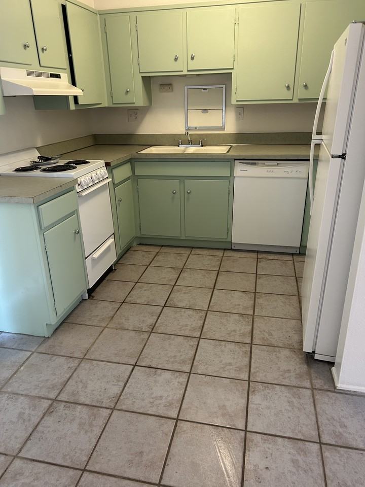 1117 Girard Blvd Se - Photo 3 of 30