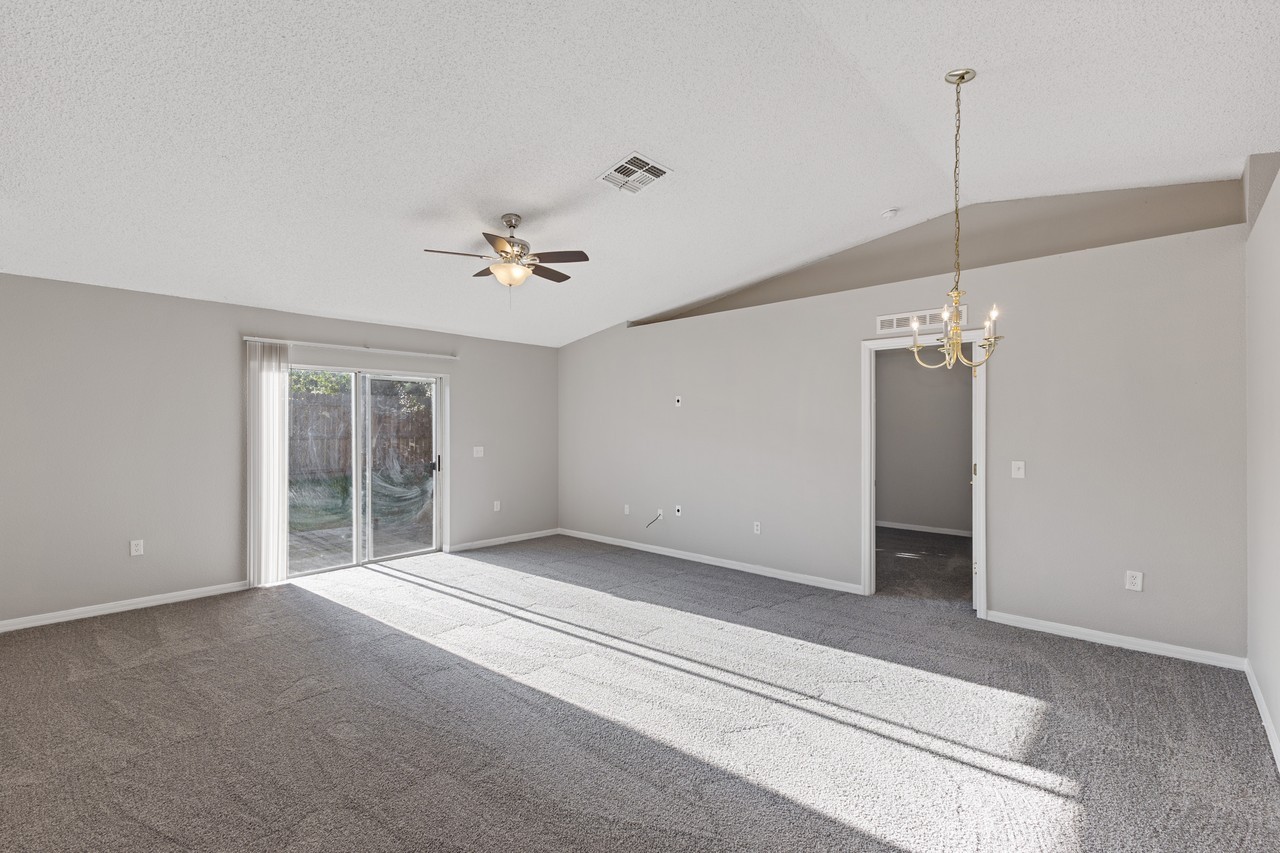 215 Curtis Ave - Photo 4 of 13