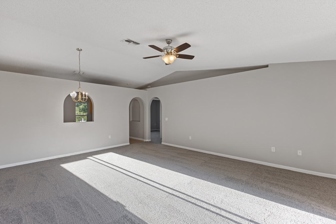 215 Curtis Ave - Photo 5 of 13