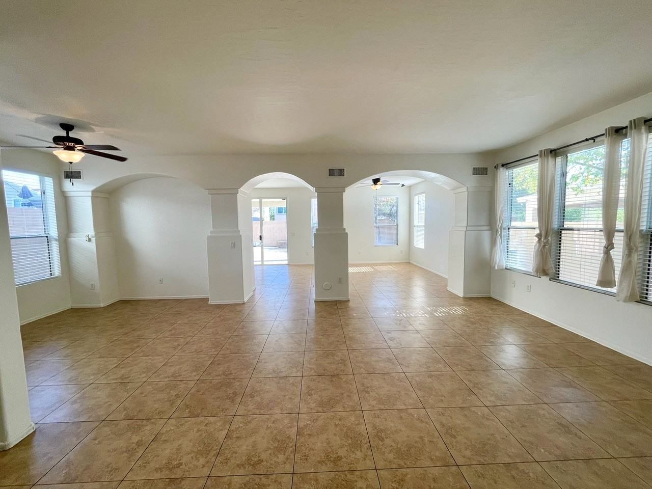 13437 W Rhine Ln - Photo 4 of 50