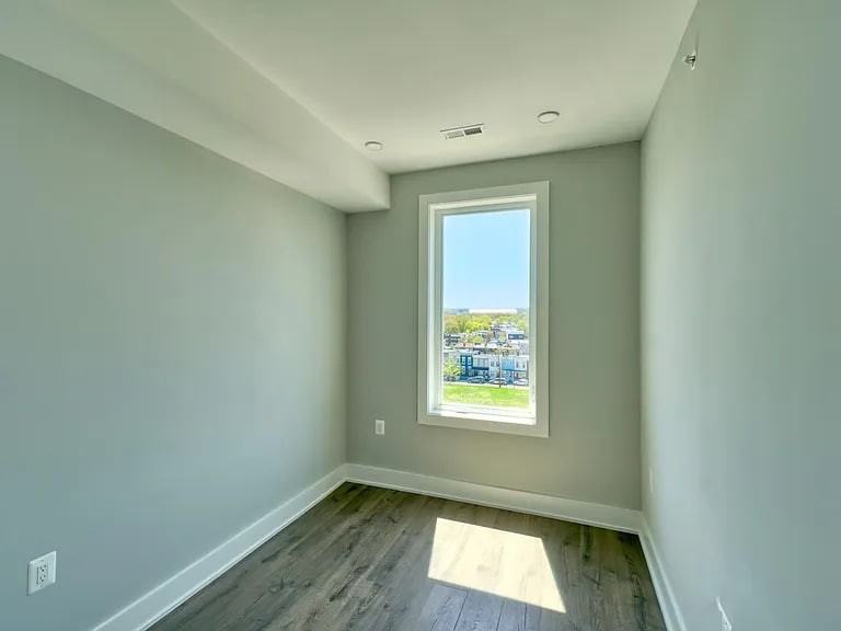 2013 Benning Rd Ne - Photo 2 of 19