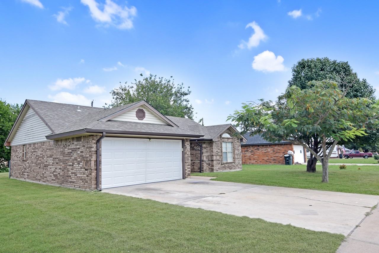 2502 Savage Dr - Photo 2 of 20