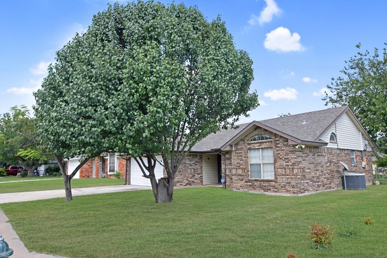 2502 Savage Dr - Photo 3 of 20