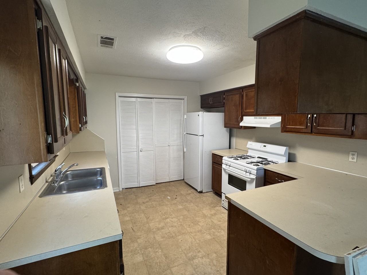 6430 King William Dr - Photo 3 of 10