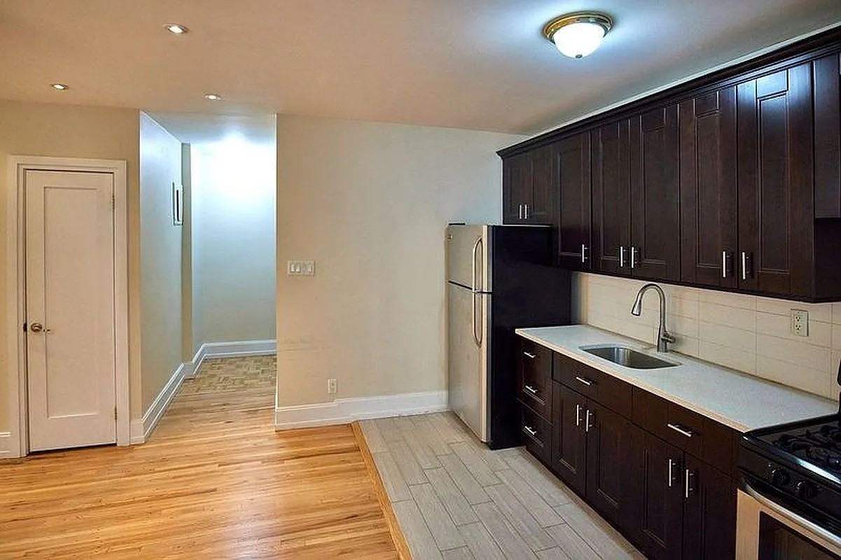 571 Academy St - Photo 3 of 5