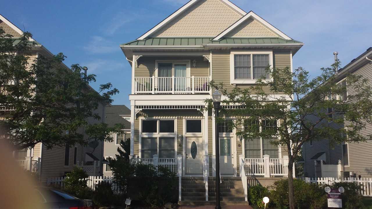 433 North New Hampshire Avenue - Photo 2 of 13