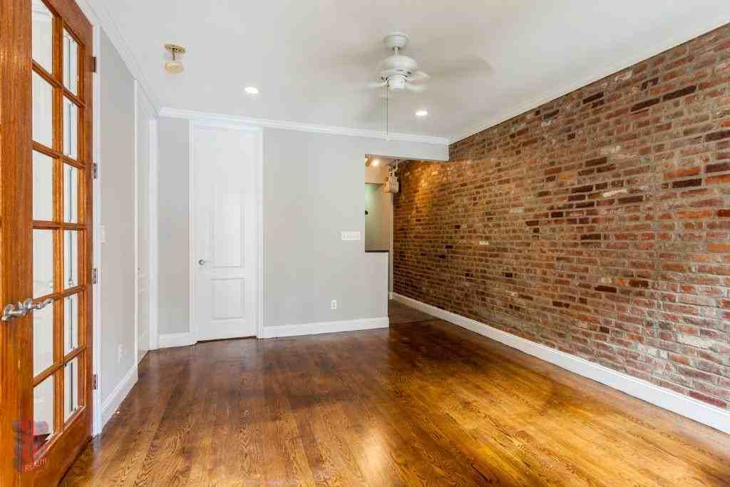 E 18th St #02D - Photo 4 of 9