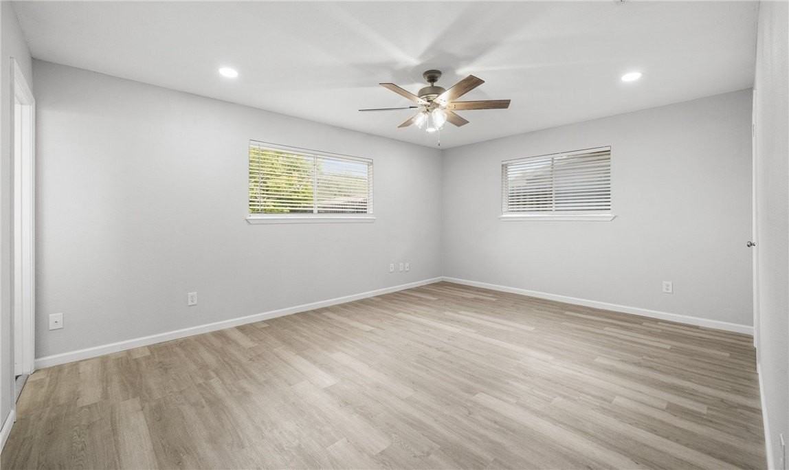 1021 Espana Drive - Photo 5 of 10