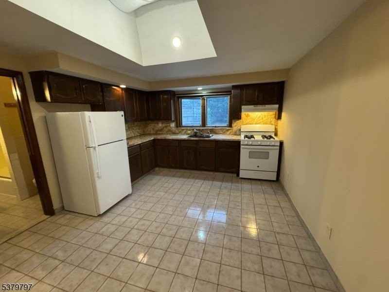 309 Mount Pleasant Ave - Photo 4 of 5