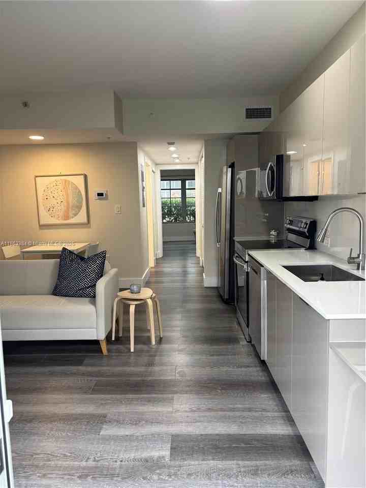 435 21st Street #111 - Photo 2 of 32