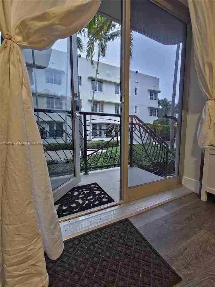 435 21st Street #111 - Photo 4 of 32