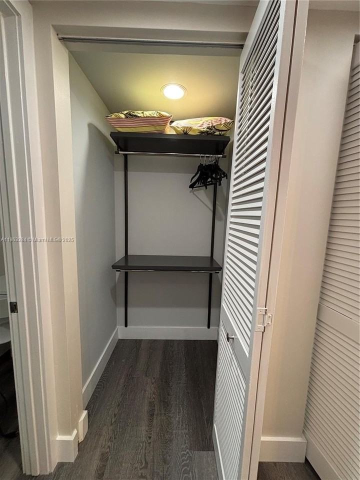 435 21st Street #111 - Photo 6 of 32