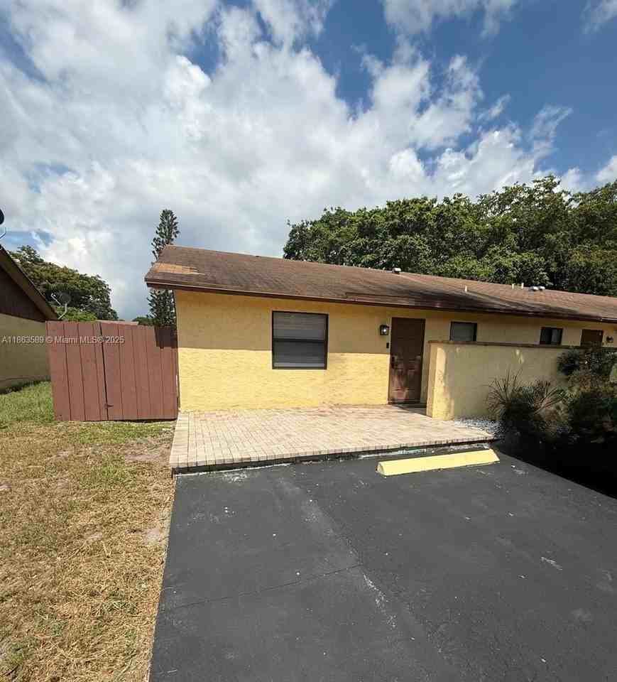 4403 Nw 4th Ave #4403 - Photo 2 of 18