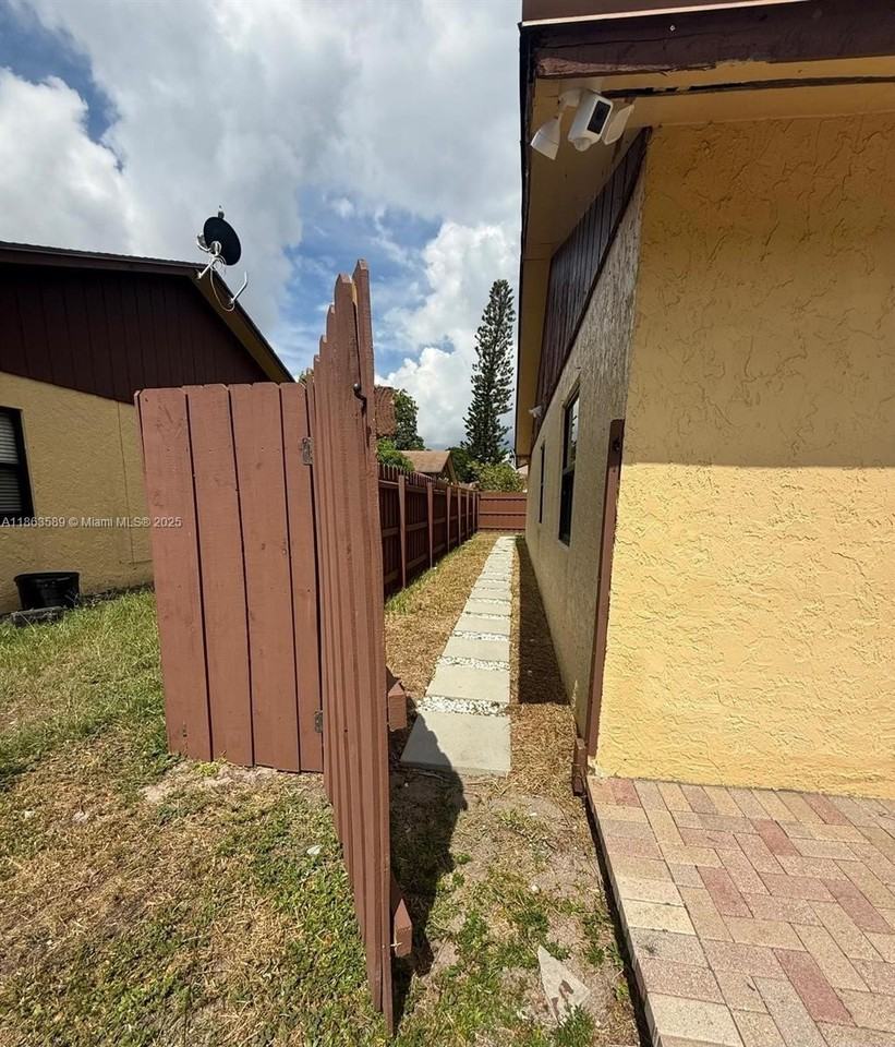 4403 Nw 4th Ave #4403 - Photo 3 of 18