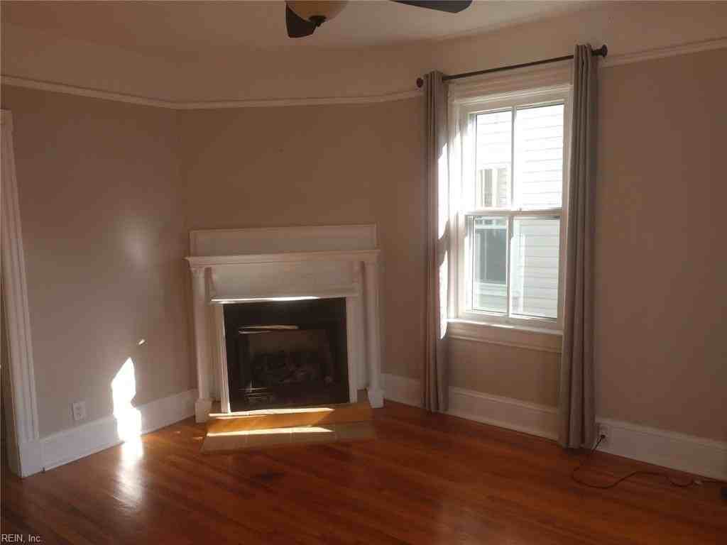 437 Dinwiddie Street Street #B - Photo 3 of 12