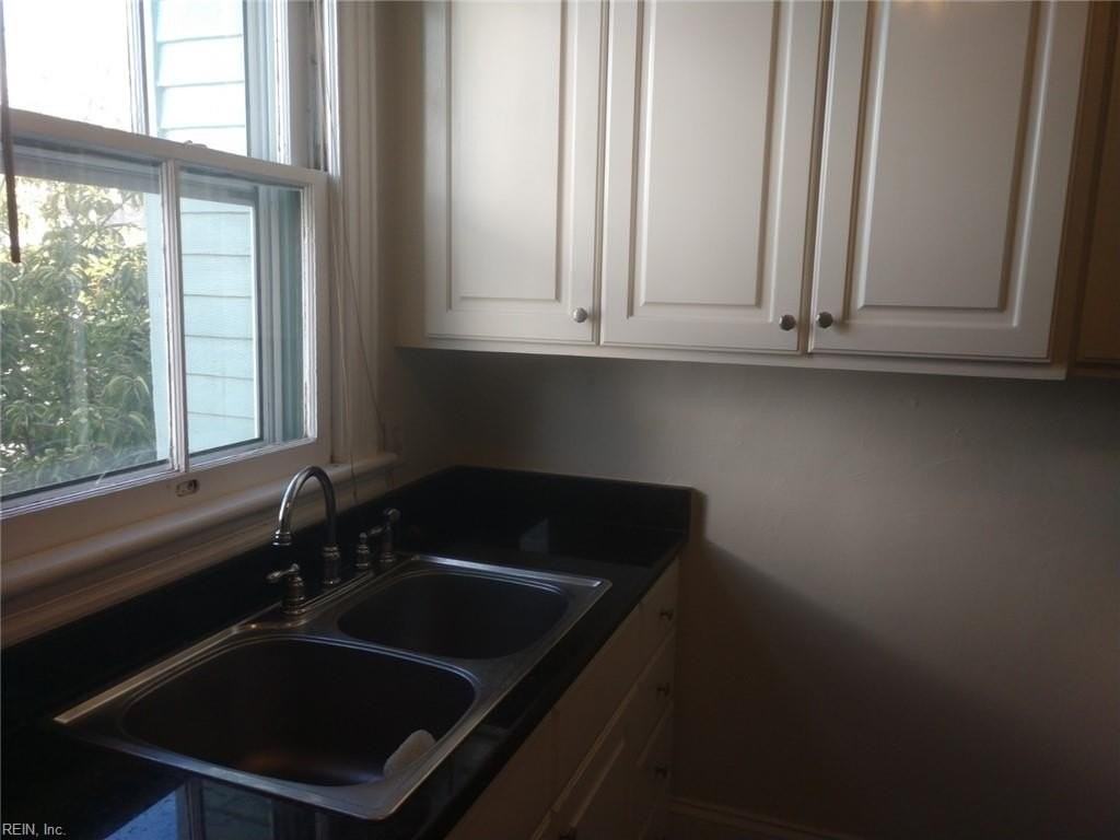 437 Dinwiddie Street Street #B - Photo 7 of 12