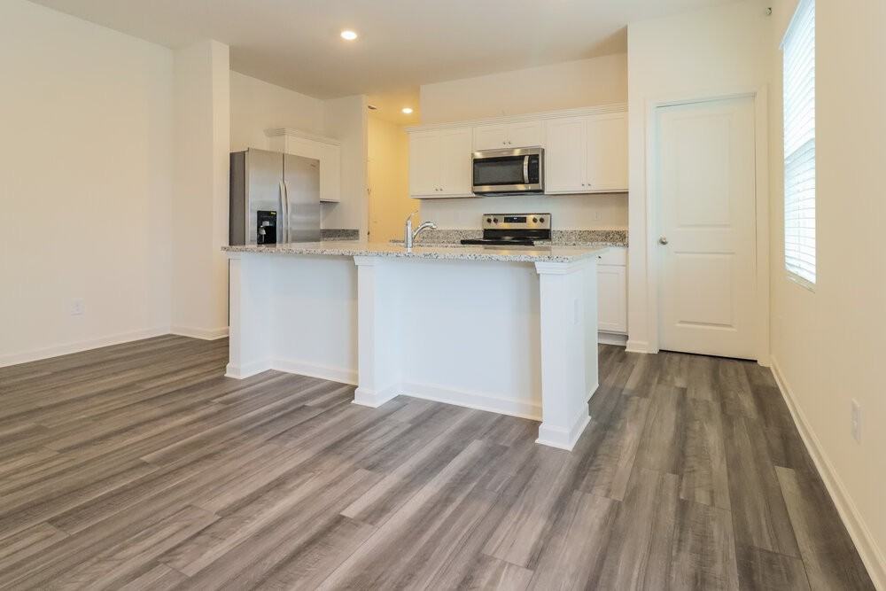 445 Knightsbridge Ln - Photo 7 of 17