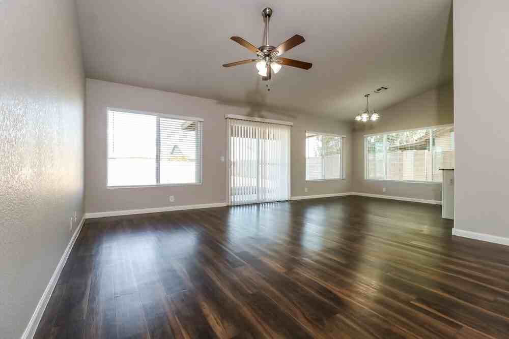 10258 W Pasadena Ave - Photo 5 of 16