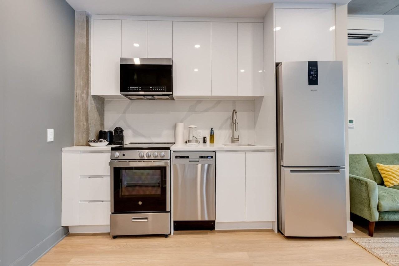 742 Rue William - Photo 2 of 35