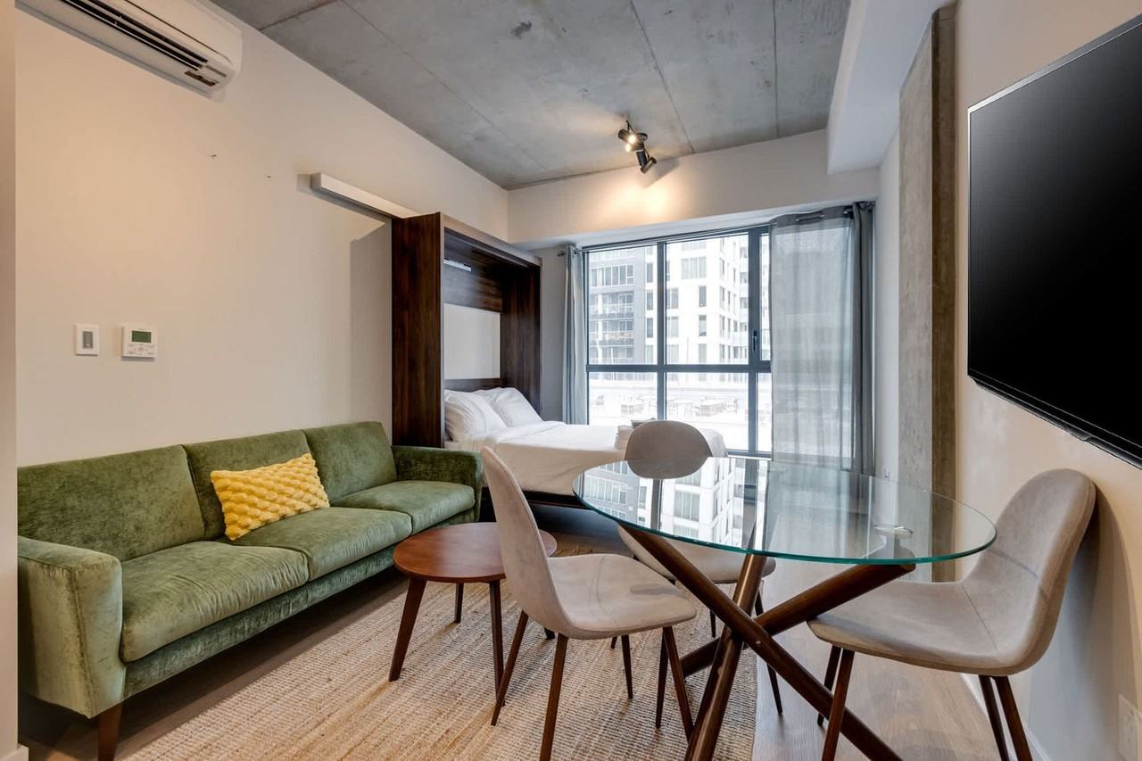 742 Rue William - Photo 3 of 35