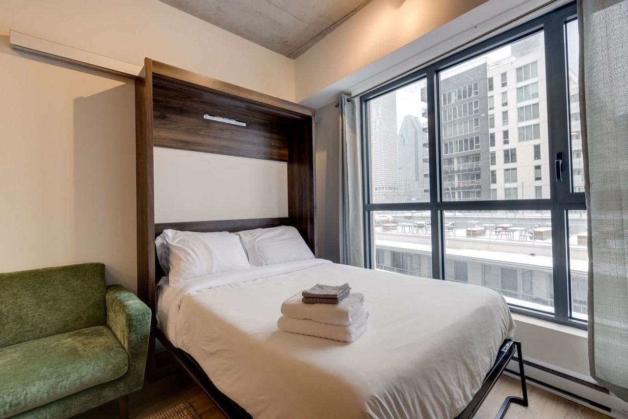 742 Rue William - Photo 4 of 35