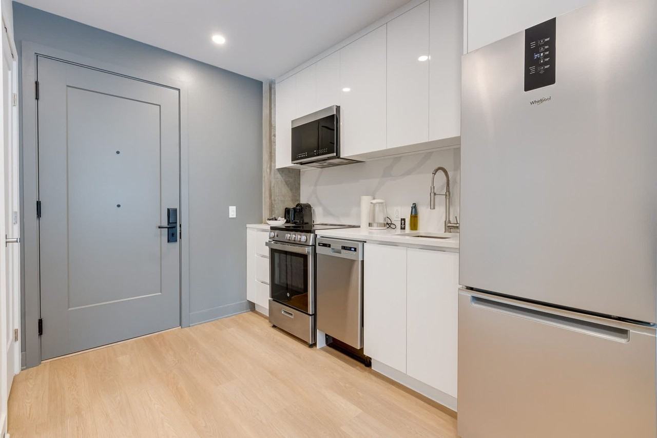 742 Rue William - Photo 7 of 35