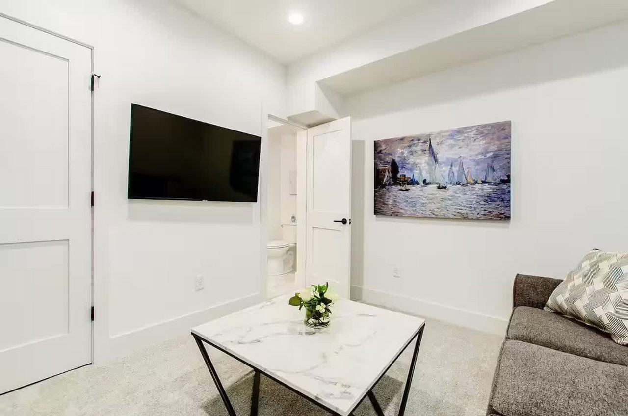 1142 Hamlet St #1265645P - Photo 5 of 28