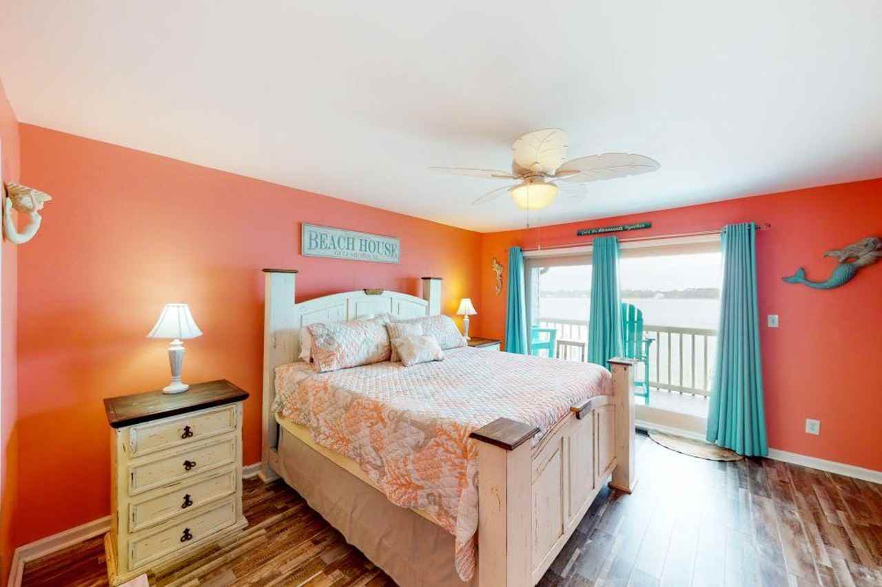 1988 West Beach Boulevard - Photo 4 of 30