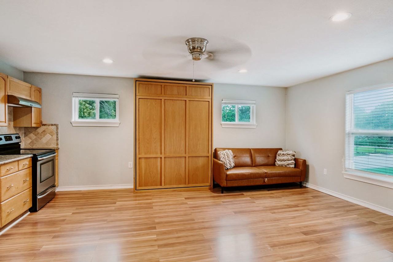 134 Sinclair St #1268404P - Photo 3 of 34