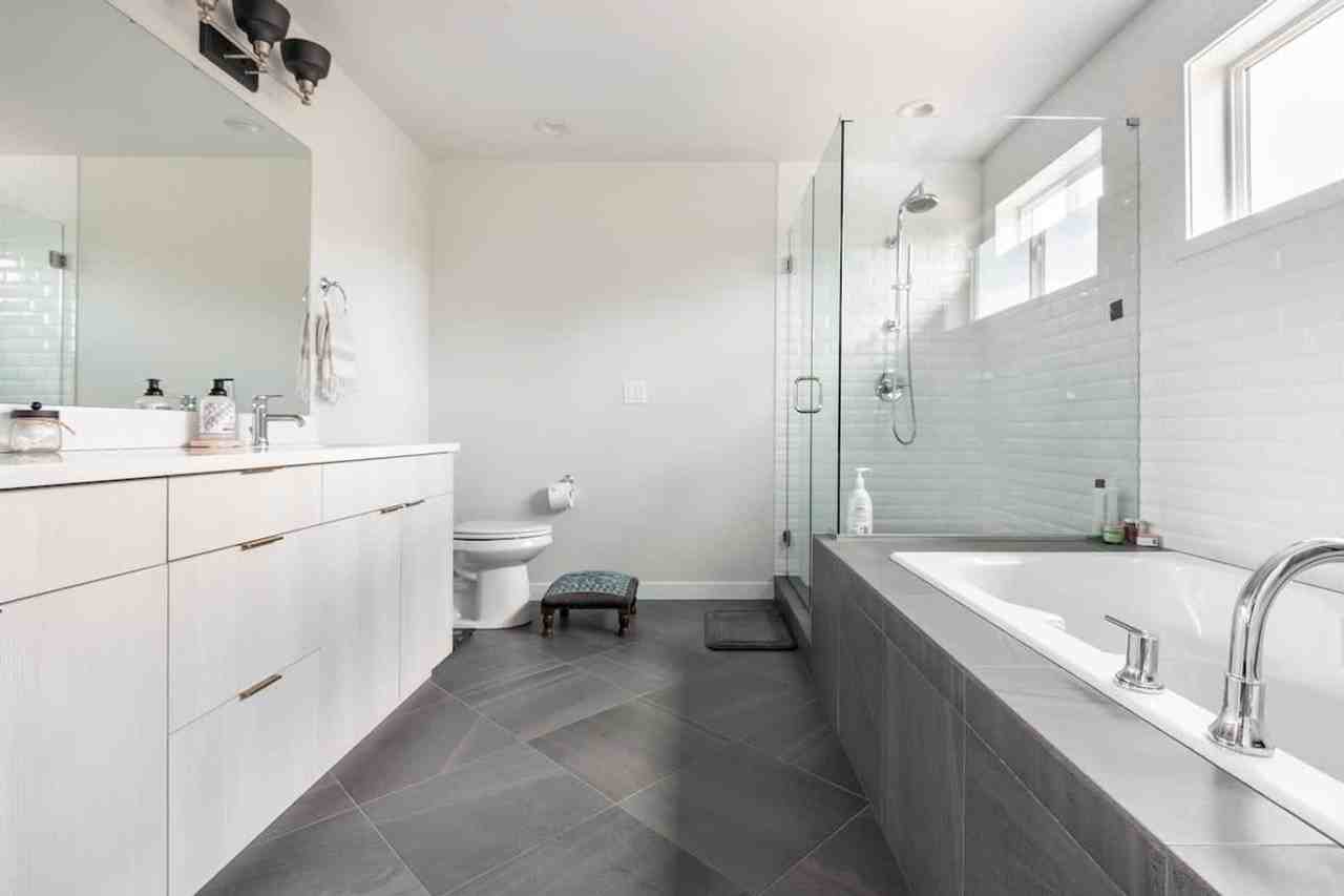 5177 Northeast 14th Place - Photo 5 of 50