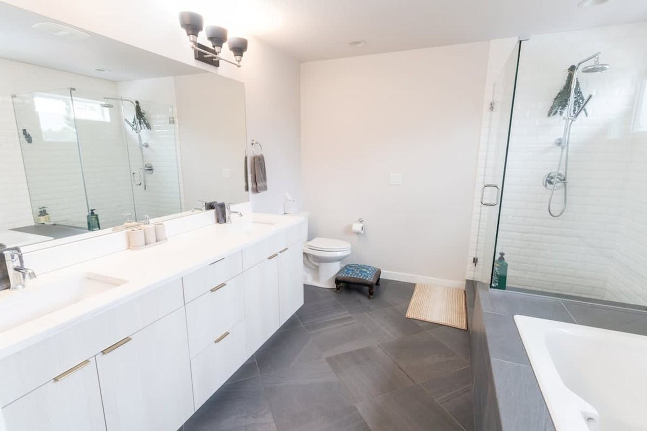 5177 Northeast 14th Place - Photo 3 of 84