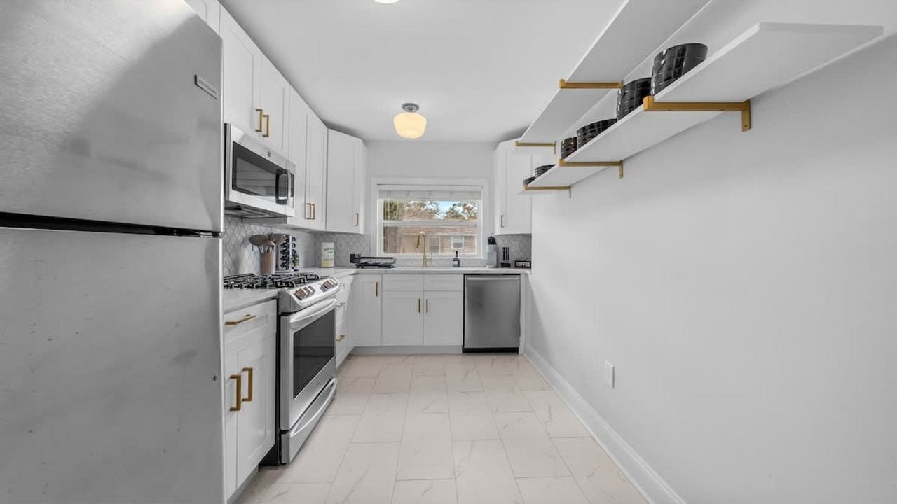 720 1/2 West Woodlawn Avenue - Photo 4 of 75