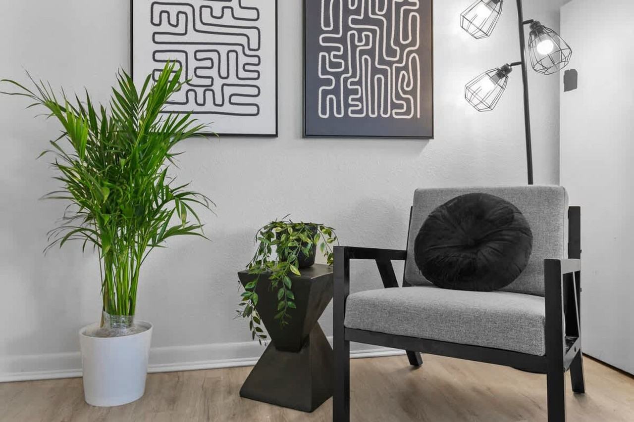 2401 Gordon St #1271941P - Photo 3 of 19