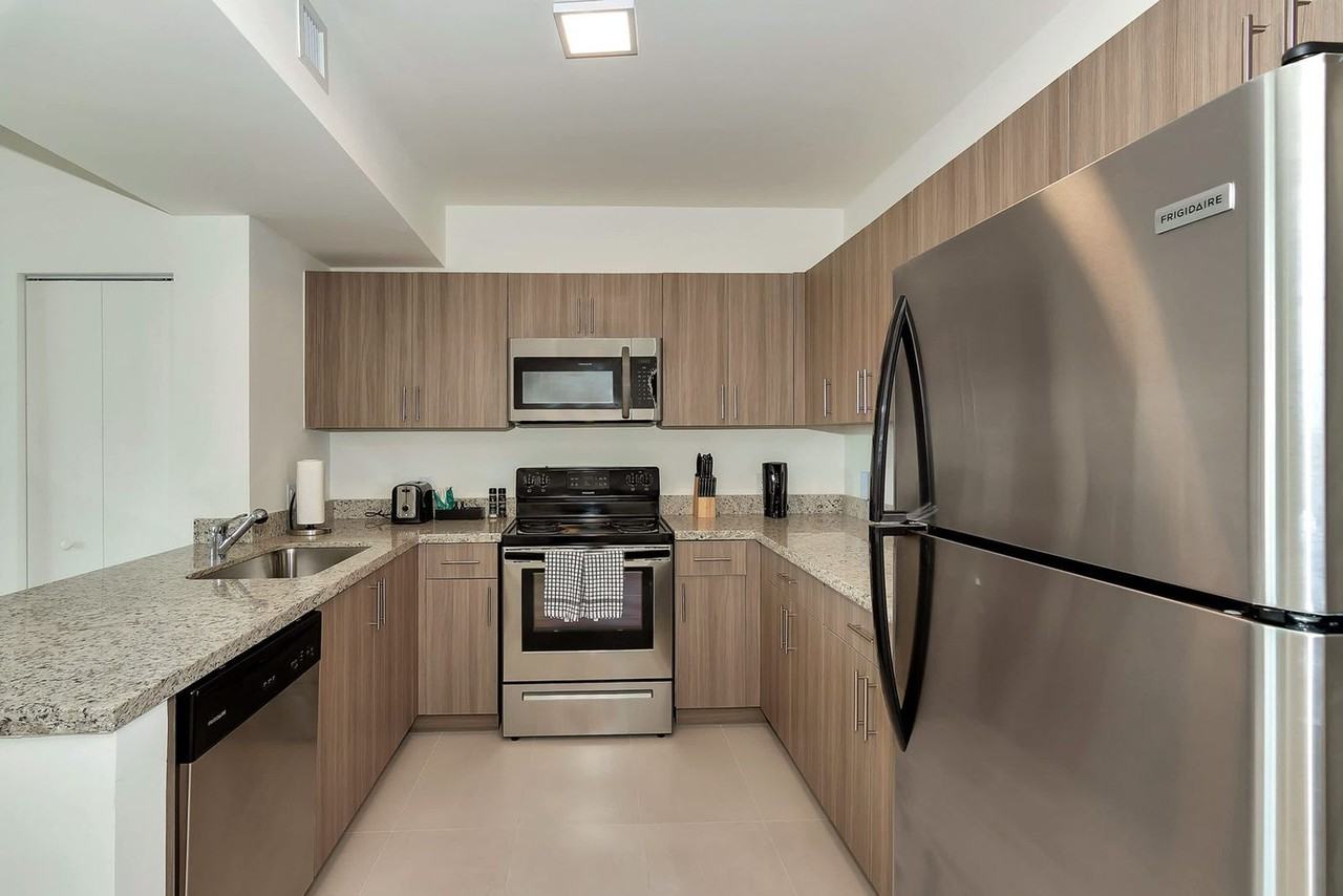 1710 Southwest 27th Avenue - Photo 6 of 22