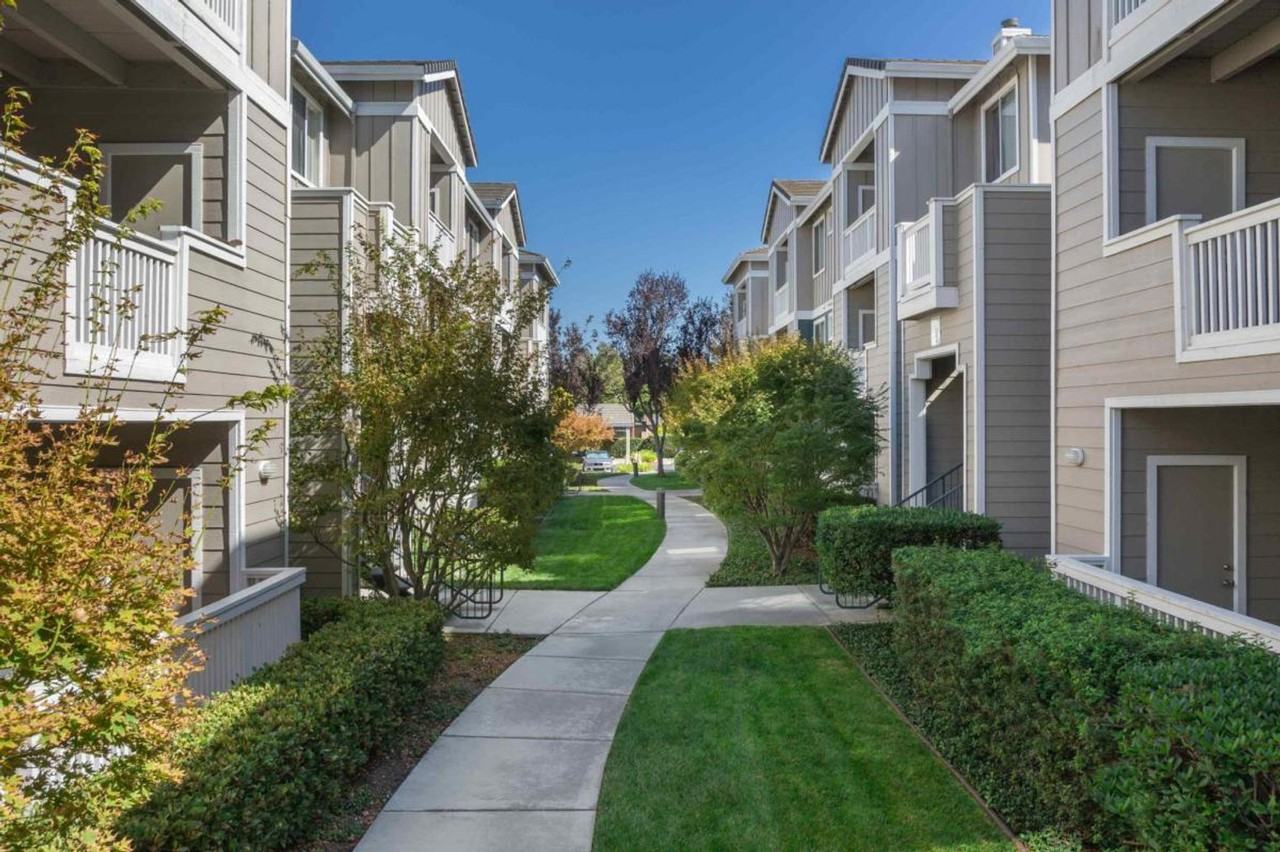 719 Daffodil Ct #1280540P - Photo 2 of 11