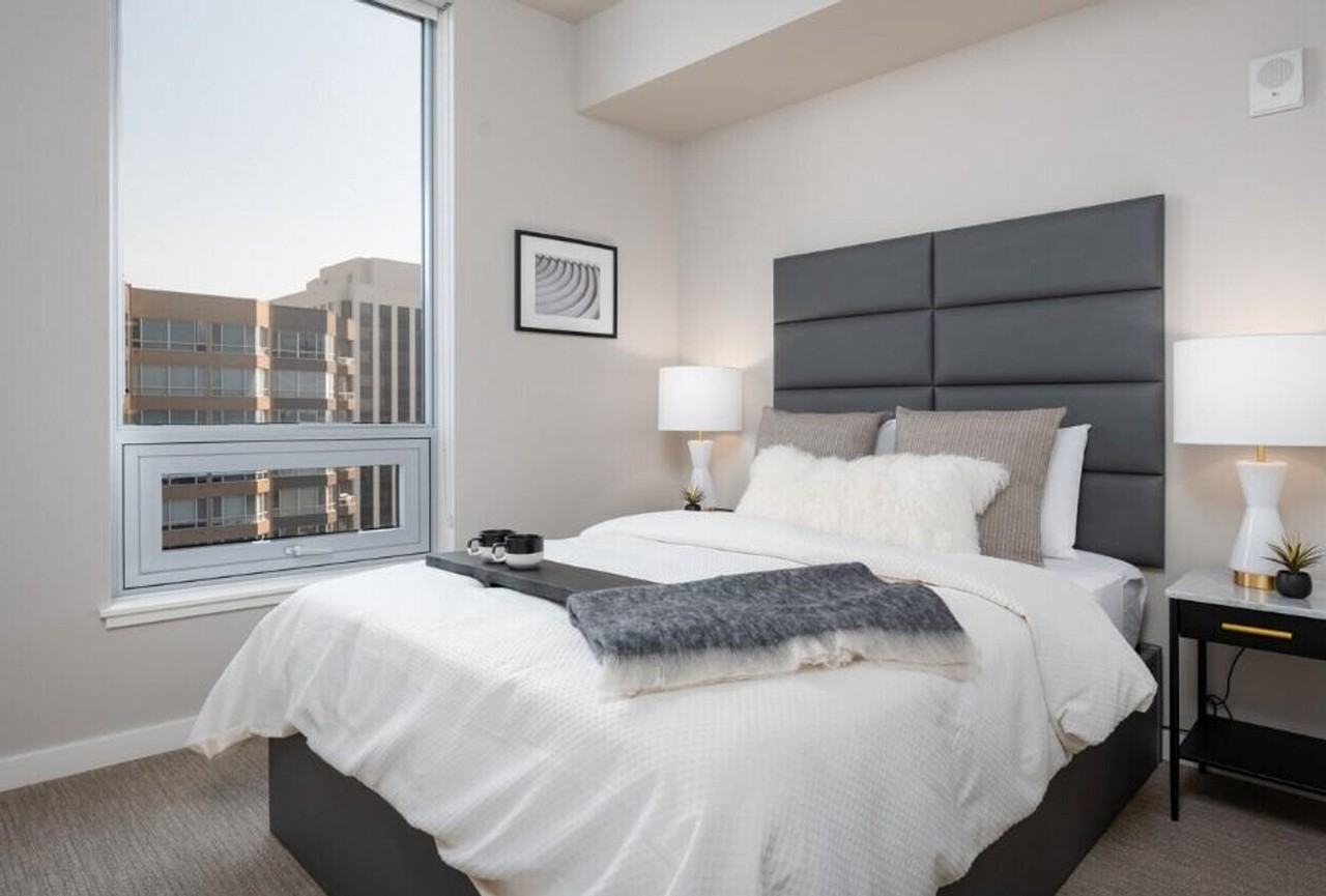 929 109th Ave Ne #1280675P - Photo 3 of 8