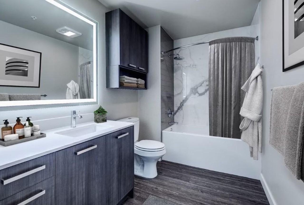 929 109th Ave Ne #1280675P - Photo 4 of 8