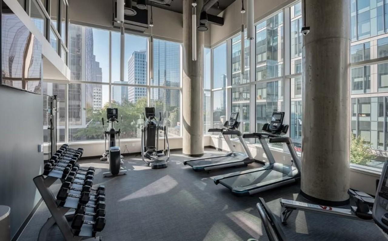 929 109th Ave Ne #1280675P - Photo 6 of 8