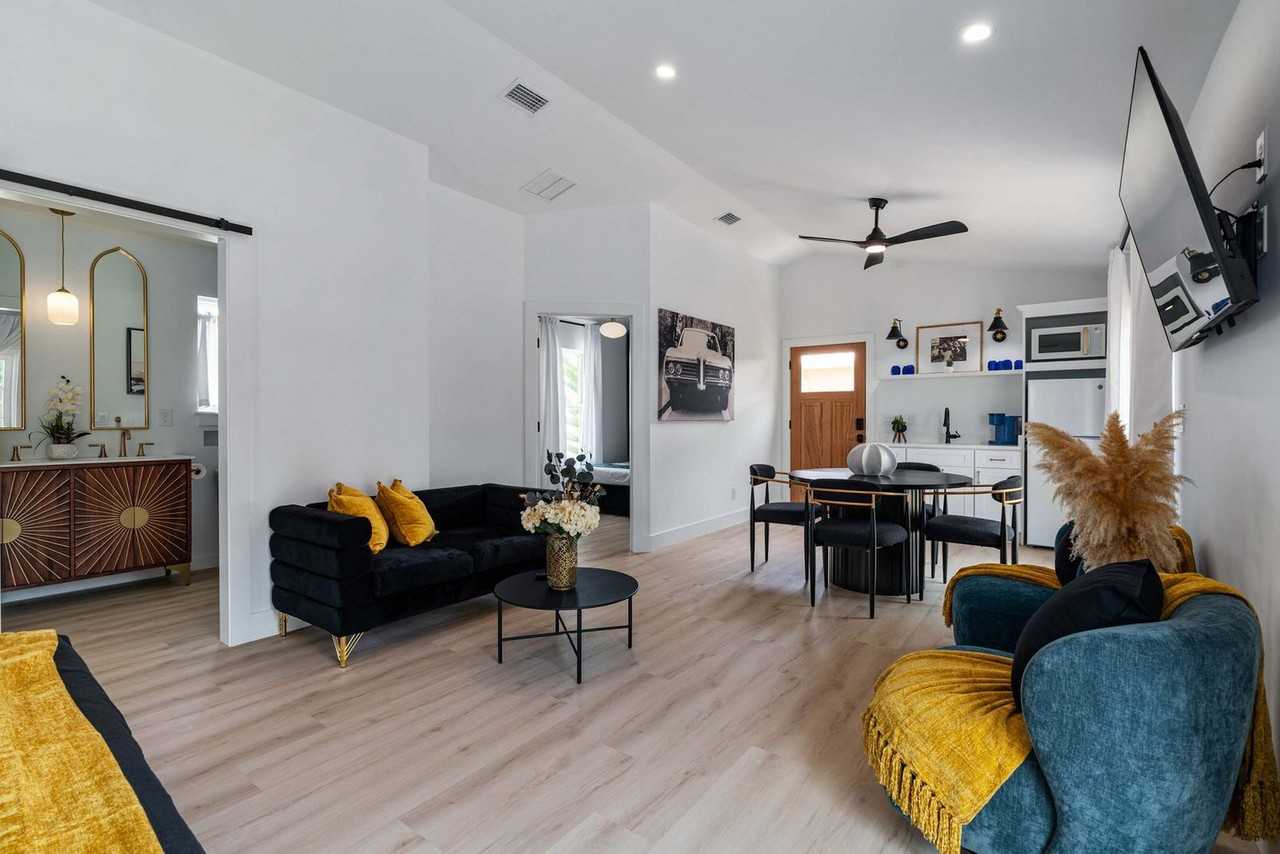 30 W Castillo Dr #1281932P - Photo 7 of 50