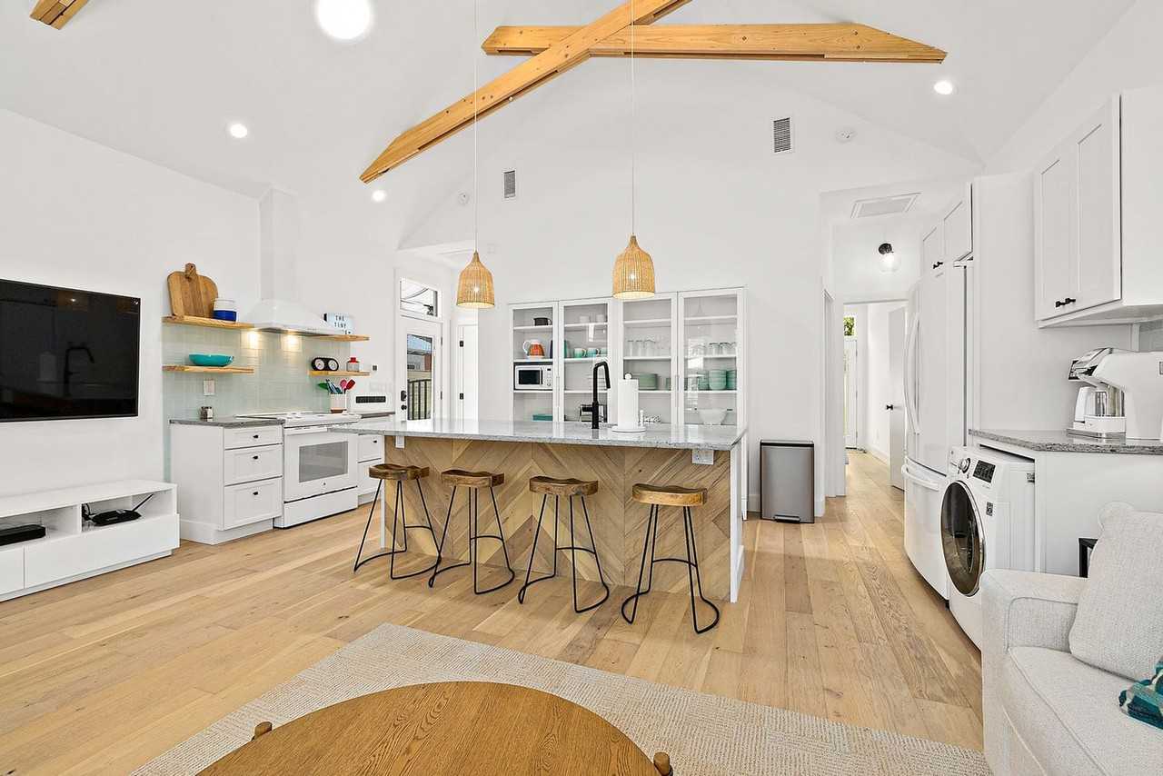 90 De Haven St #1281966P - Photo 3 of 25