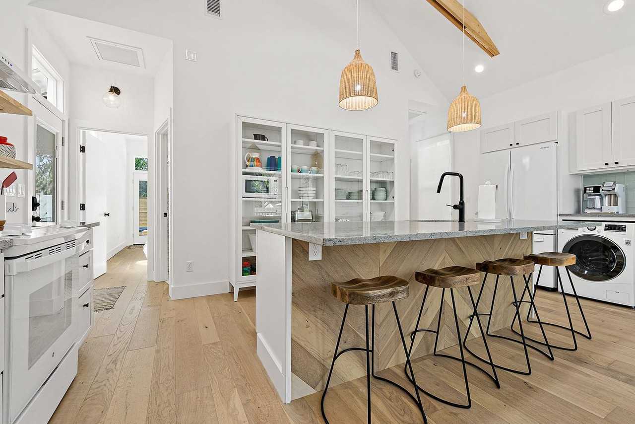 90 De Haven St #1281966P - Photo 6 of 25