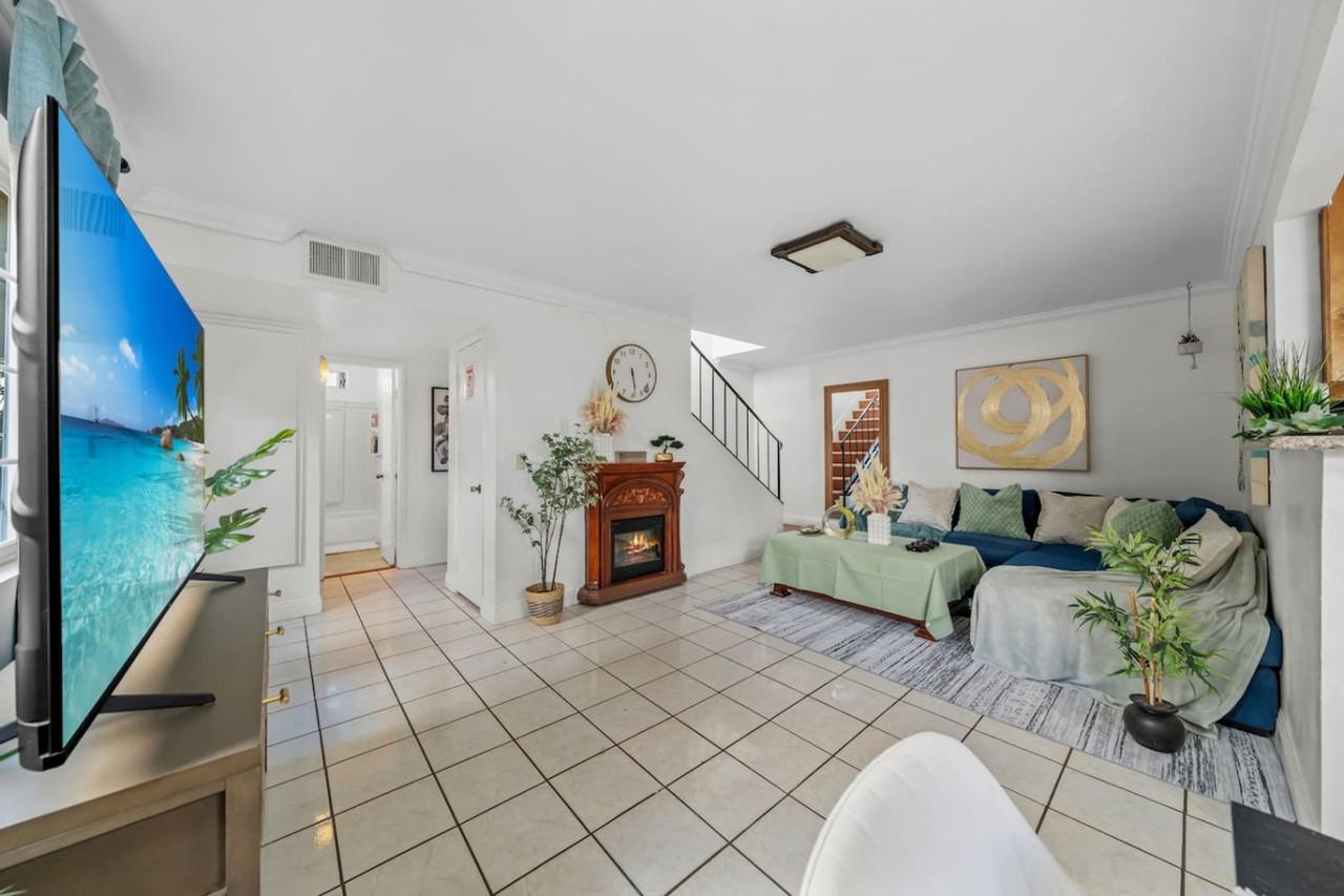 2304 East 14th Street #1283136P - Photo 4 of 34