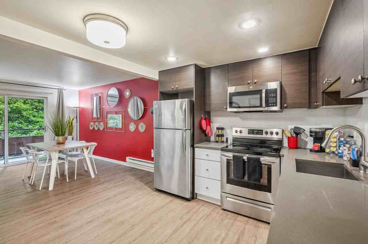 520 Bellevue Way Se #1284575P - Photo 3 of 39
