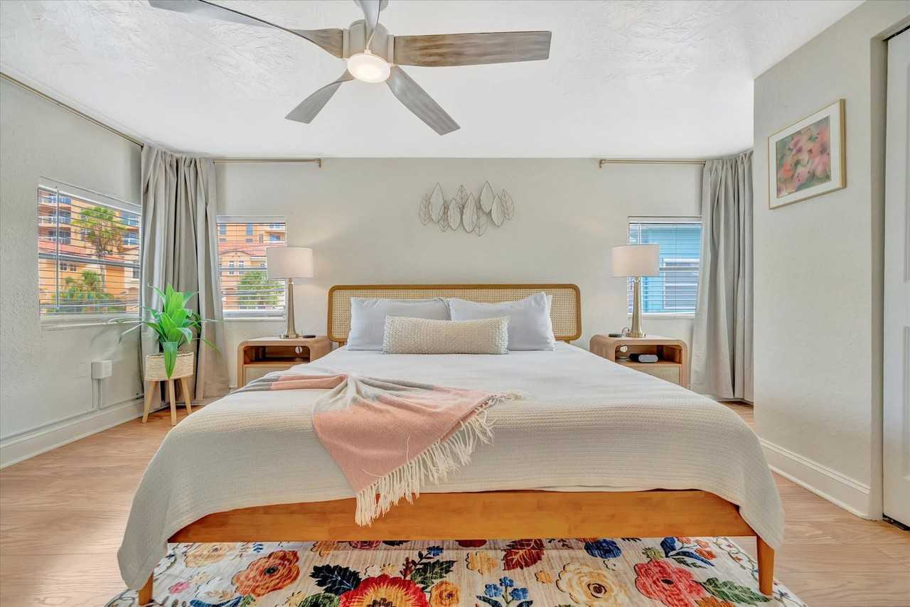 483 East Shore Drive - Photo 7 of 57