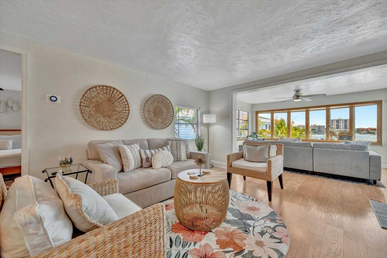 483 East Shore Drive - Photo 5 of 57